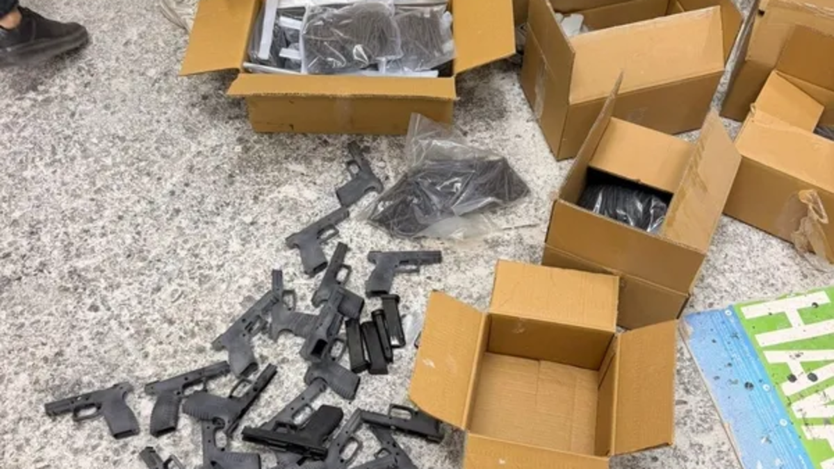 İzmir’de geniş çaplı operasyonla 38 kişi gözaltına alındı