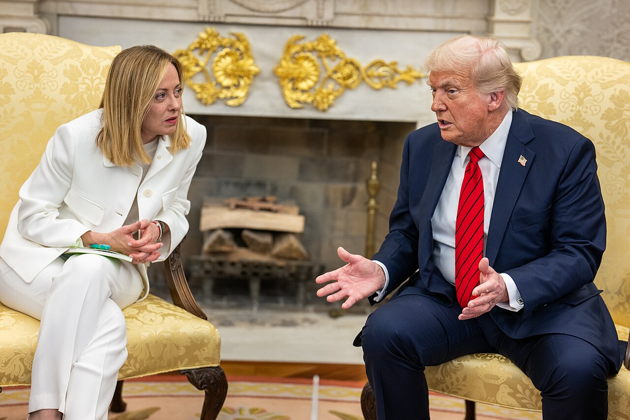 Trump’ın “Meloni bana fotoğraf için yalvardı” açıklaması iki ülke arasındaki gerilimi artırdı