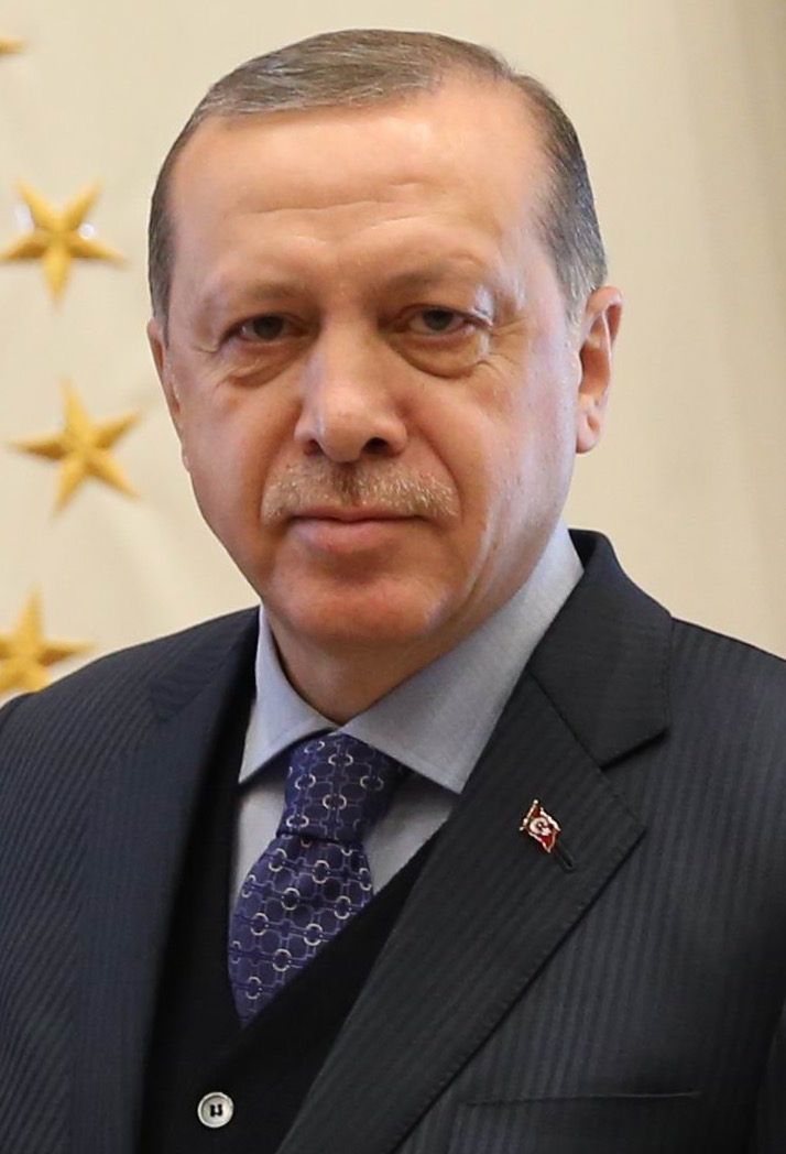 Erdoğan, Futbol Maçında Takımına Başarı Dileklerini Yükseköğretim Sınavı Adaylarına Uyarı Eşliğinde İfade Etti