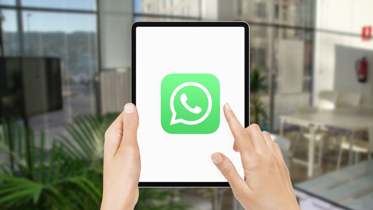 WhatsApp iPad Uygulamasına Yeni Şeffaf Tasarım