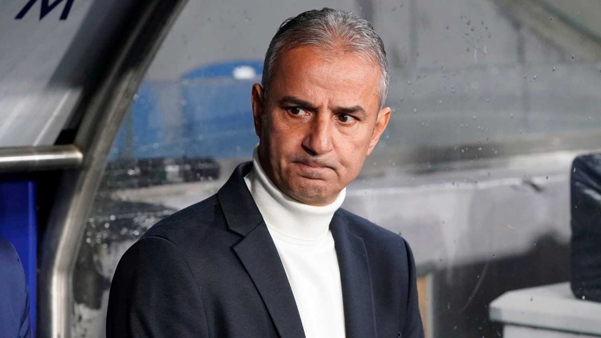 Fenerbahçe'de Kaleci Durumu Masada: İsmail Kartal'dan Yönetime Kapsamlı Rapor