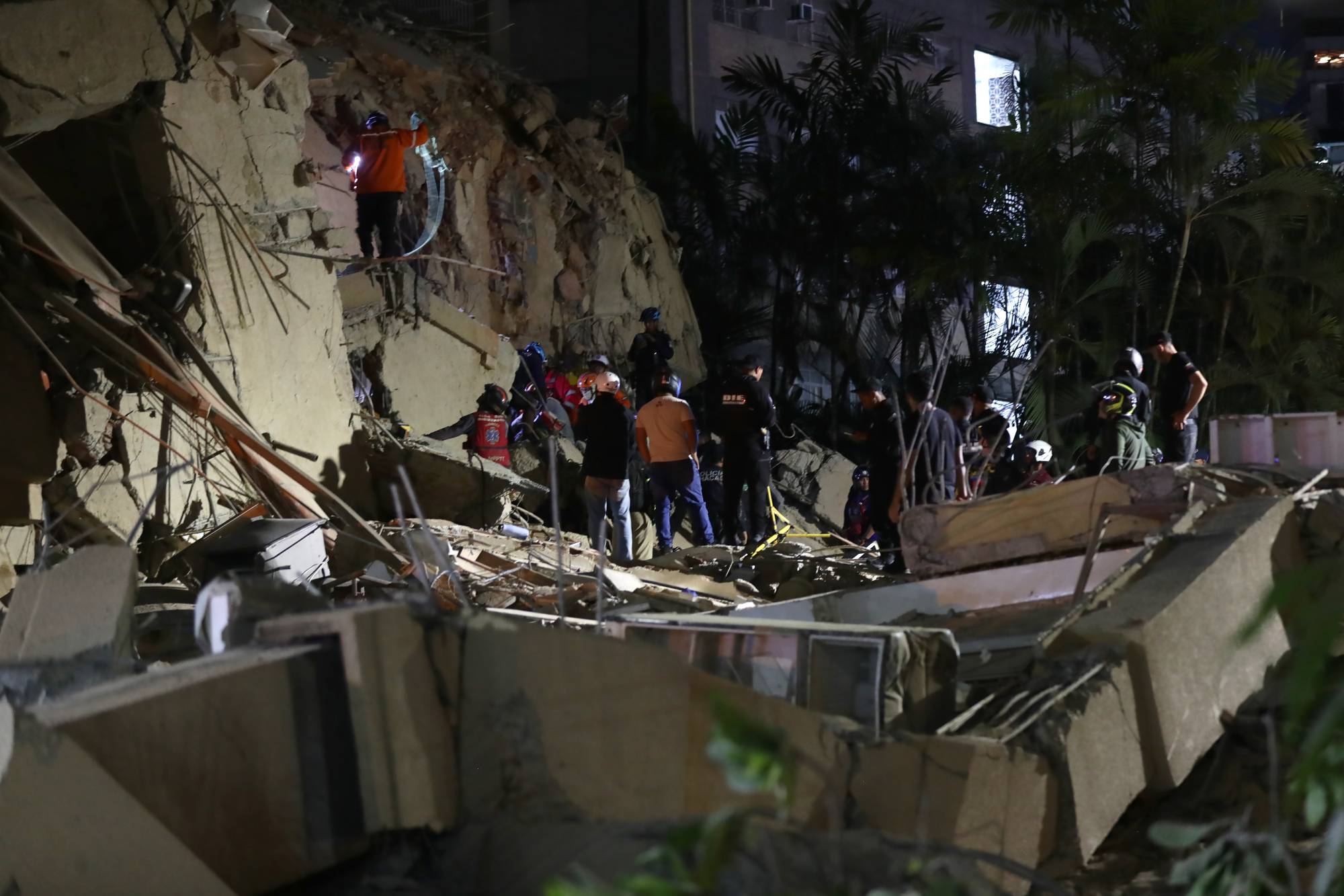 Venezuela'daki Çifte Deprem